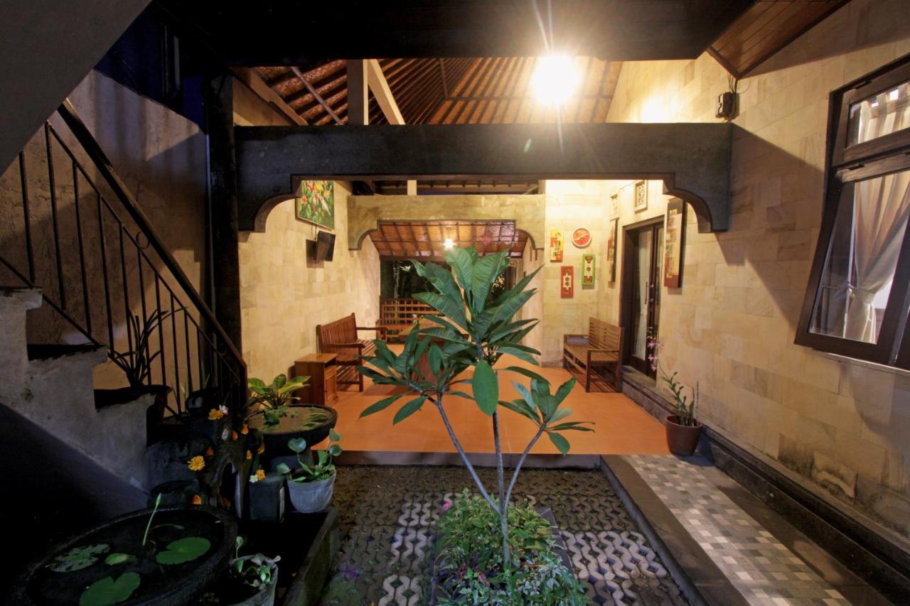 Sari House Ubud - Balinese Style Homestay Exterior photo