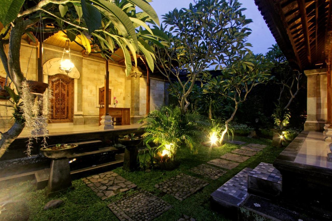Sari House Ubud - Balinese Style Homestay Exterior photo