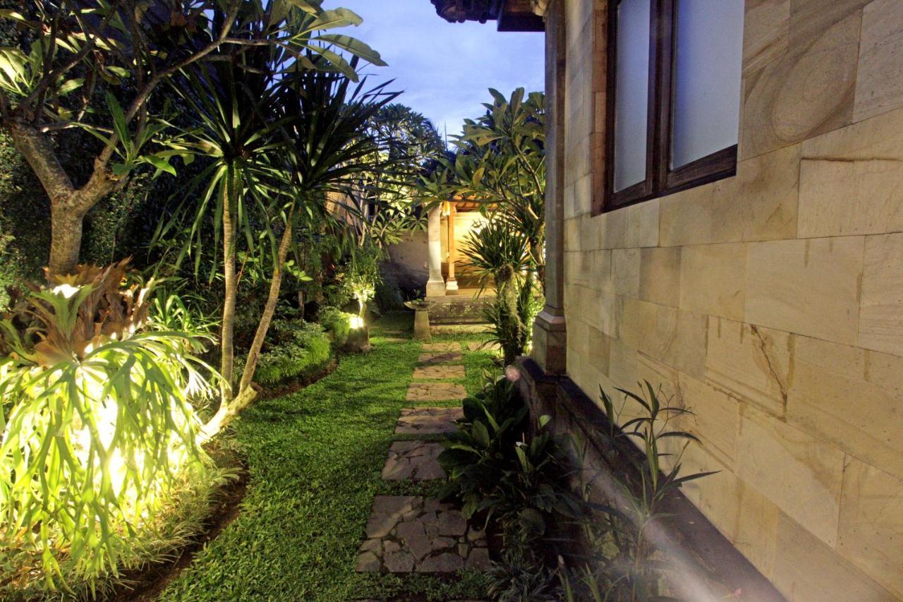 Sari House Ubud - Balinese Style Homestay Exterior photo