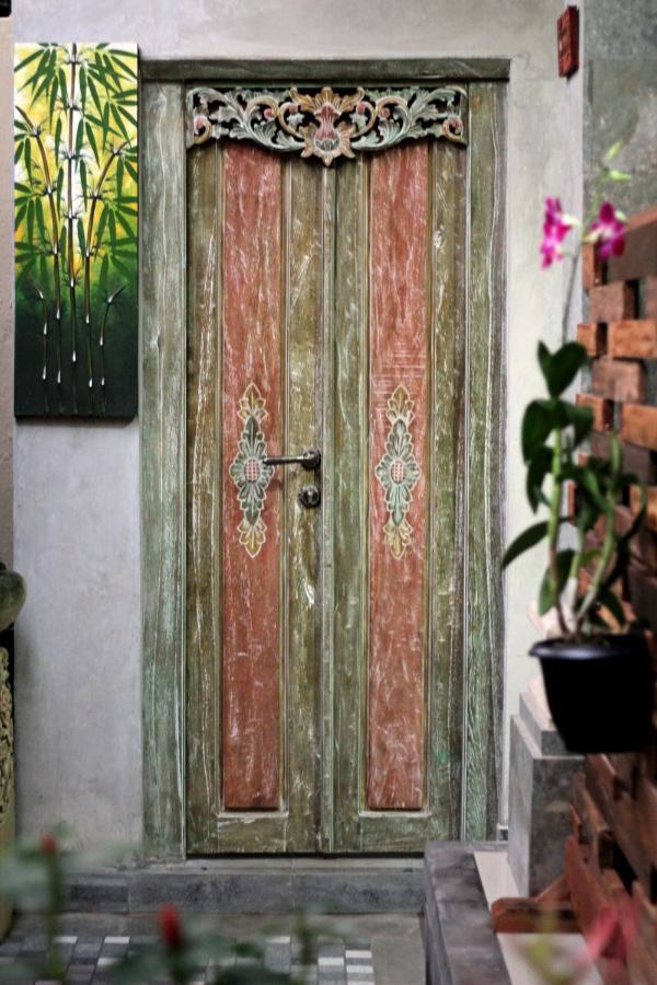 Sari House Ubud - Balinese Style Homestay Exterior photo