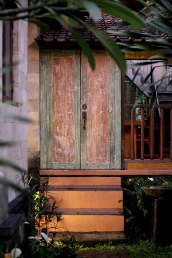 Sari House Ubud - Balinese Style Homestay Exterior photo