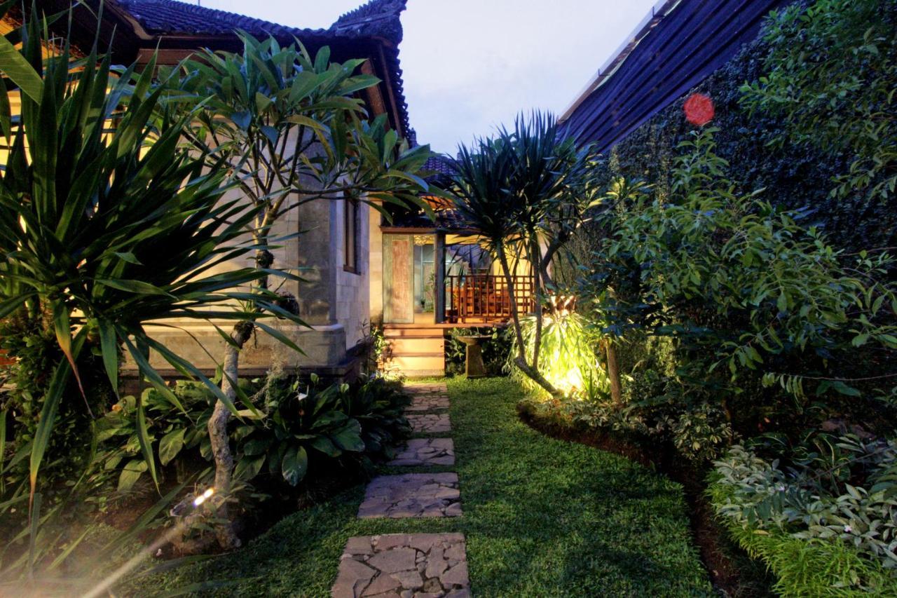 Sari House Ubud - Balinese Style Homestay Exterior photo