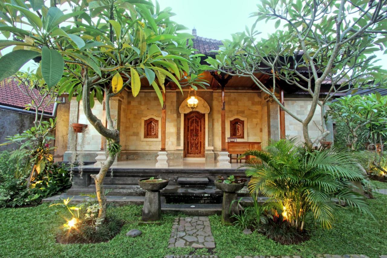 Sari House Ubud - Balinese Style Homestay Exterior photo